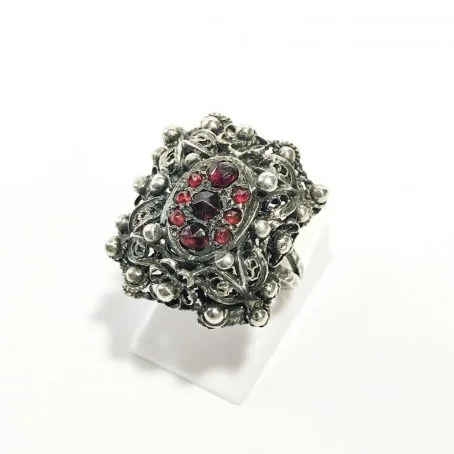 victorian silver ring with garnets