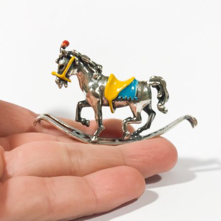 miniatura argento e smalto cavallo a dondolo