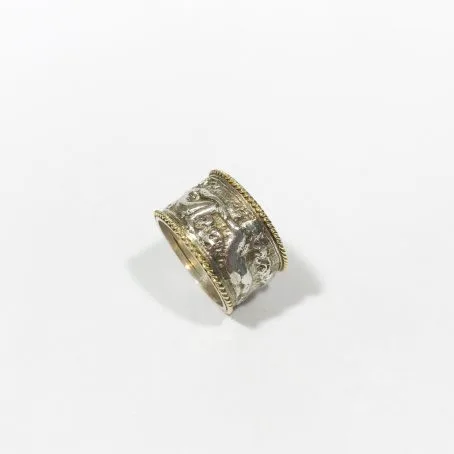 silver bas-relief band ring details