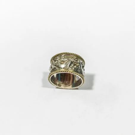 bas-relief silver band ring