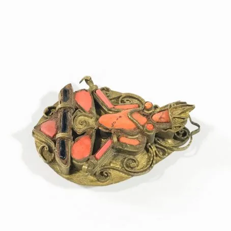 antique gao brooch details