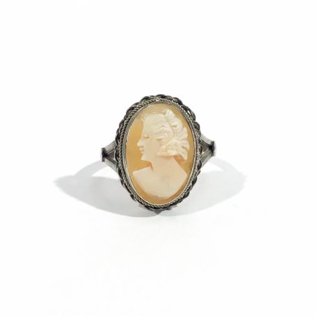 ring with cameo
