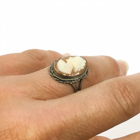 ring with cameo