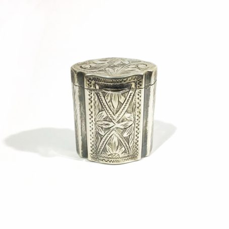 solid silver snuff box with floral decorations, hallmarked 