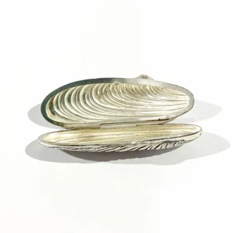 silver hallmark shell-shaped pill box