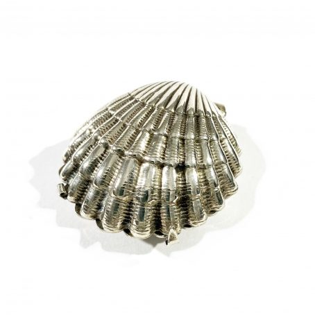 large solid silver shell shape pill box 