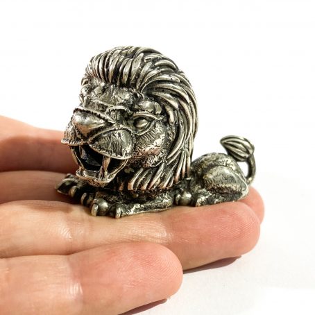solid silver lion shape pill box, hallmarked 