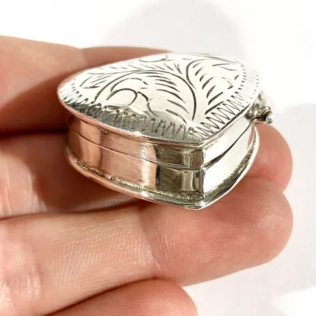 italian solid silver heart shape pill box, hallmarked  - Image 5