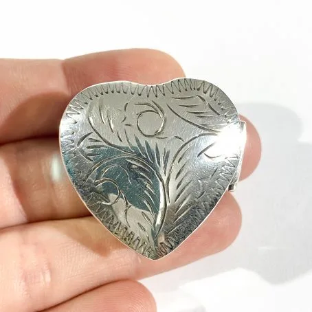 italian solid silver heart shape pill box, hallmarked  - Image 2