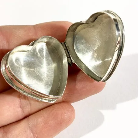 italian solid silver heart shape pill box, hallmarked  - Image 3