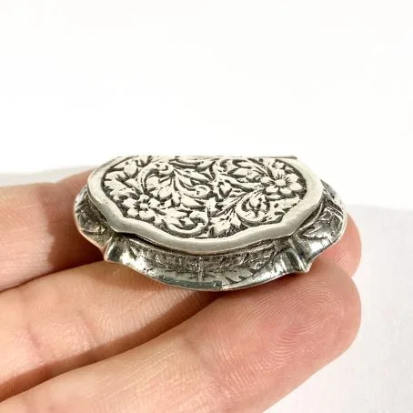 small pill holder with floral decorations - Image 3