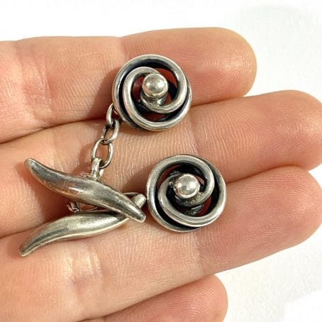 Knot-shaped shirt cufflinks in silver