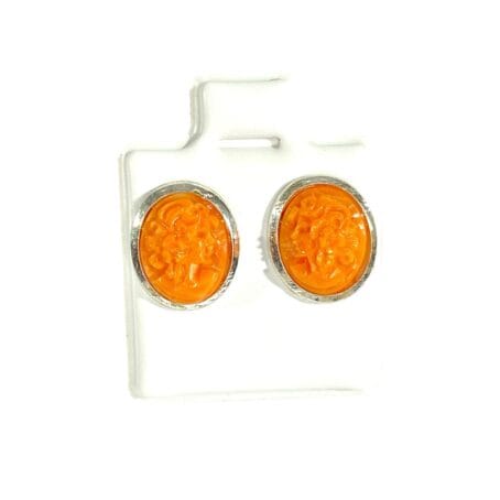 Lobe earrings with coral cameos