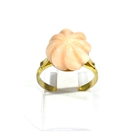 Ring with coral cabochon