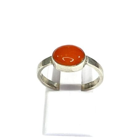 anello con  corallo rosso